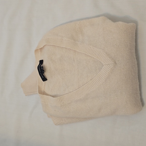 SKULL CREAM/IVORY  CASHMERE VNECK SWEATER SIZE SMALL - Picture 11 of 11